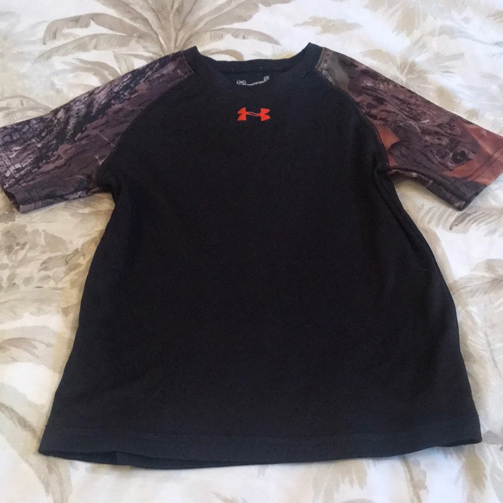 Under Armour camouflage sleeve heat gear tee
